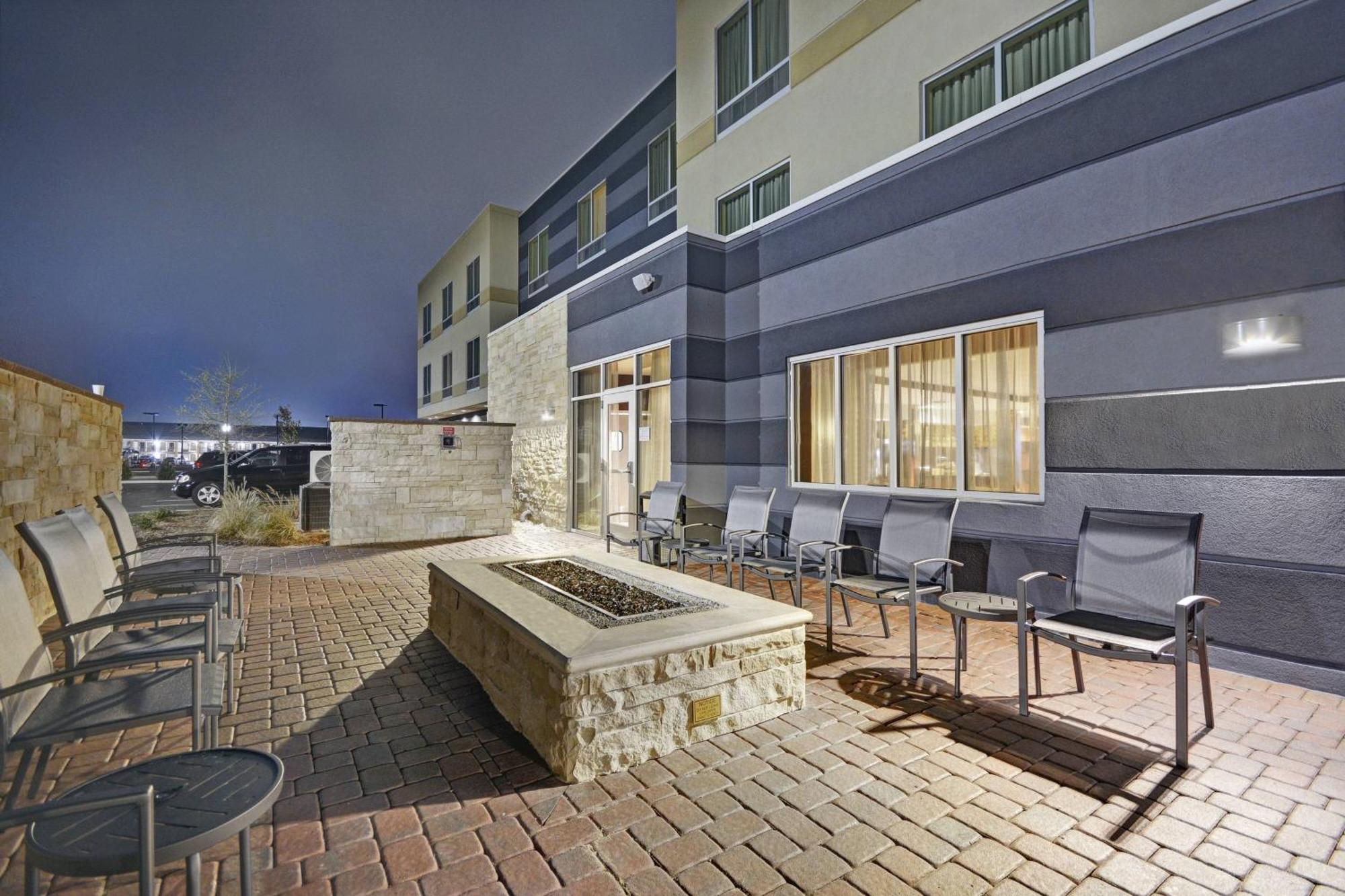 Fairfield Inn & Suites By Marriott Savannah Sw/Richmond Hill Exteriör bild